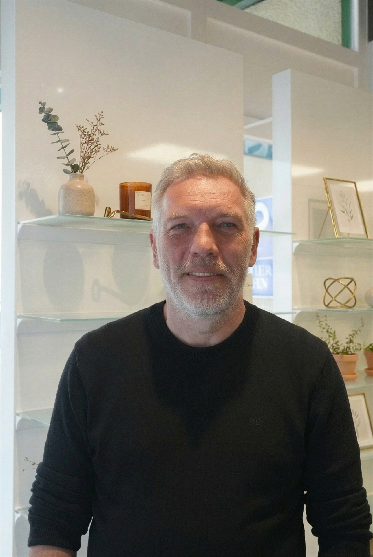 Hans-Peter – Masterstylist · Friseurmeister bei Bejona Natural Hair Studio
